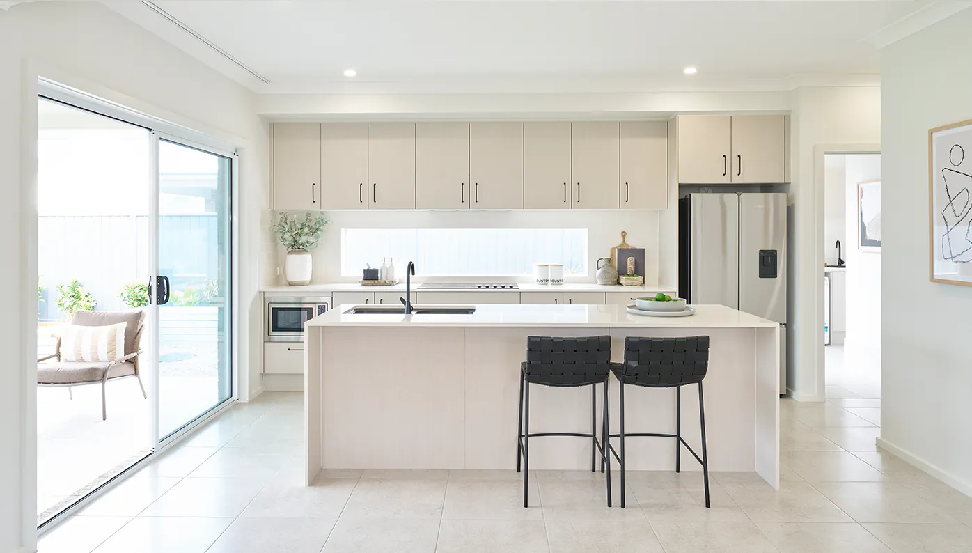 display-Homes Badagarang Rosewood-33-Oxley-Facade Rosewood33-kitchen-alfresco-1396x794px