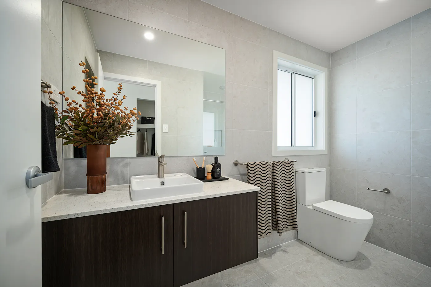 display-Homes Menangle-Park-2 Genoa-31 NLH-Genoa31-Rivergum-Ensuite-2
